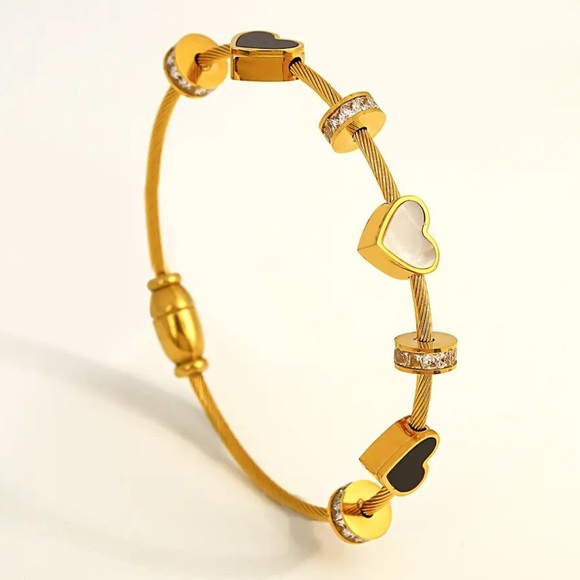 Jewelry - Black Heart Magnetic Gold Bracelet
